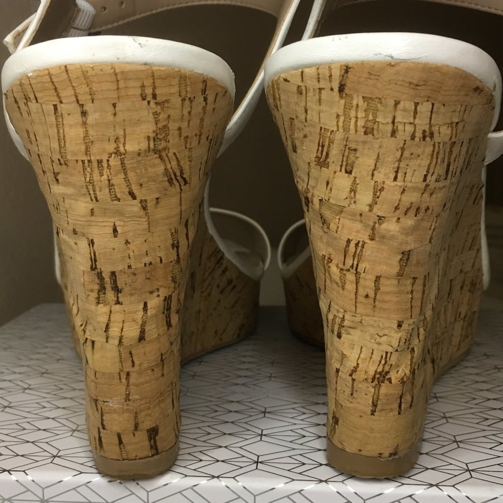 CHARLES BY CHARLES DAVID "Lambert" Cork heeled sandal - Picture 10 of 14